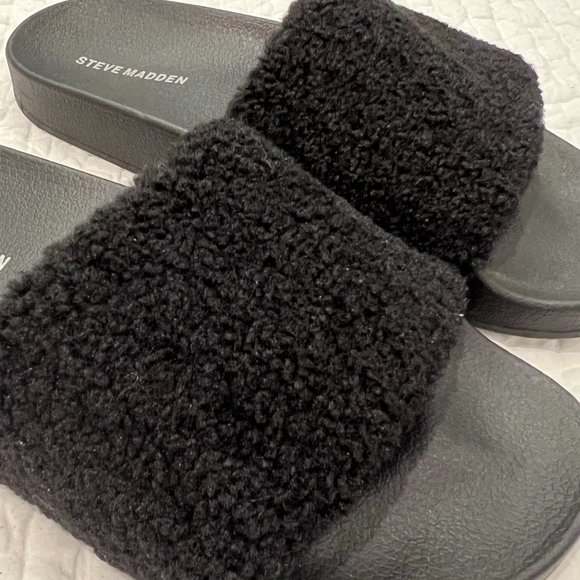 STEVE MADDEN Faux Shearling Black Slides - Size 8 - Picture 2 of 5